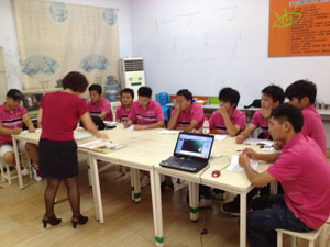 對某機構進行感統(tǒng)師資培訓