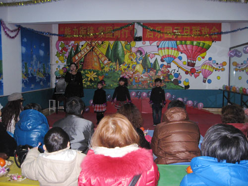 啟樂園學前班蒙氏班感統訓練班2013元旦晚會